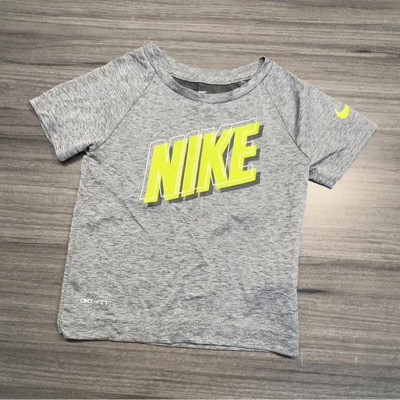 NIKE Boy Toddler 3 piece outfit 2T - Picture 3 of 10